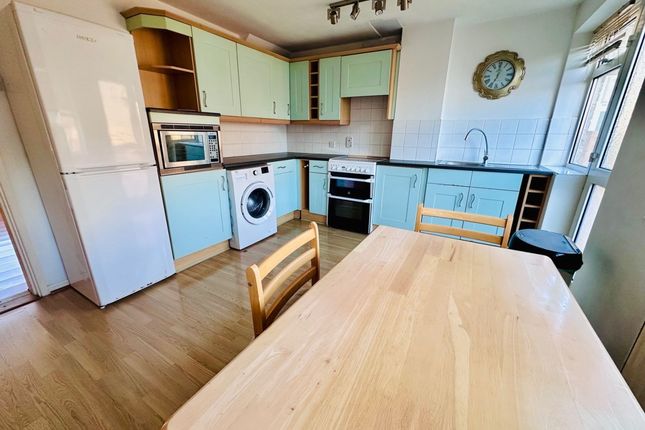 136 Sevenfields, Swindon photo 2