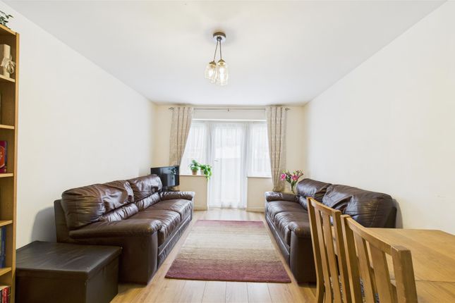 Flat 5 Pemberton Court, 101 Southbury Road, Enfield photo 3