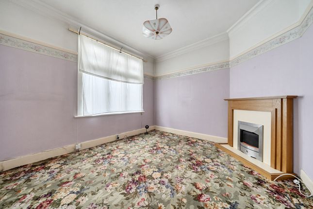 66, Southend Crescent, London photo 3