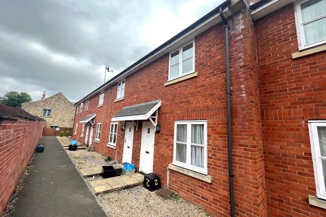 Thumbnail Terraced house to rent in Central Road, Yeovil, Somerset