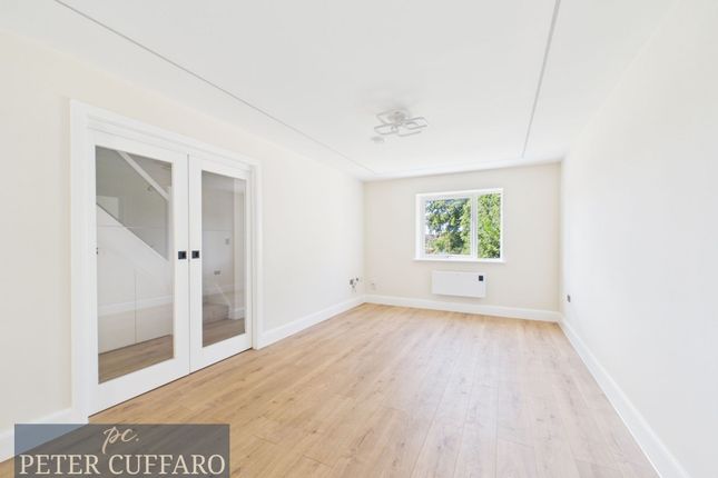 36 Dovedale, Ware photo 2