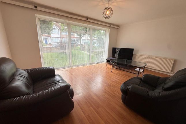72A, Dorchester Avenue, London photo 2