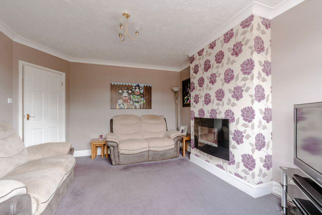 96 Caister Road, Great Yarmouth photo 3