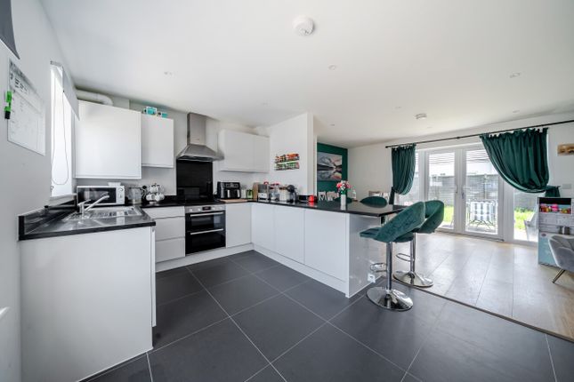 8, Capstan Drive, Somerset photo 2