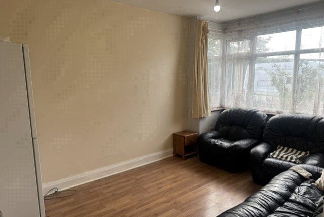 Woodside Close, Wembley photo 2