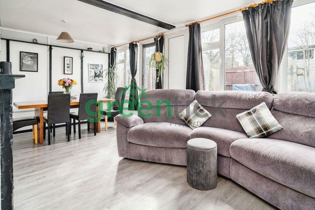 49, Lower Meadow, Harlow photo 5