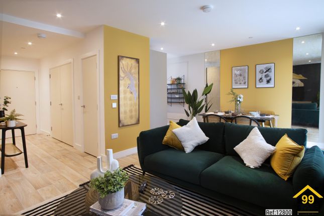 Flat for sale in Sutherland Boulevard, Surbiton, Greater London