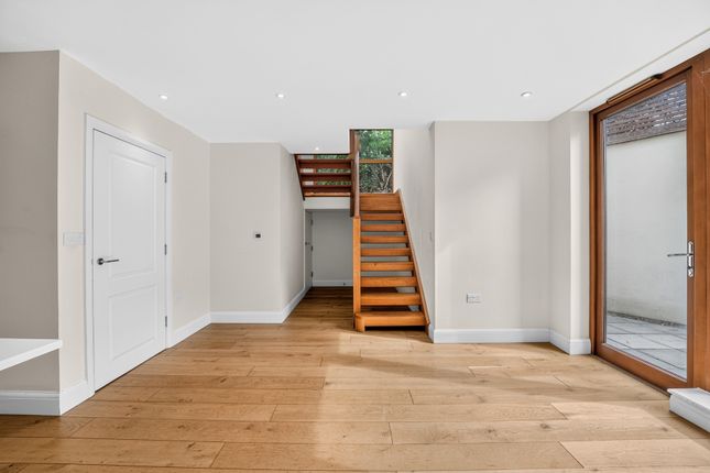 8, Paragon Mews, London photo 4