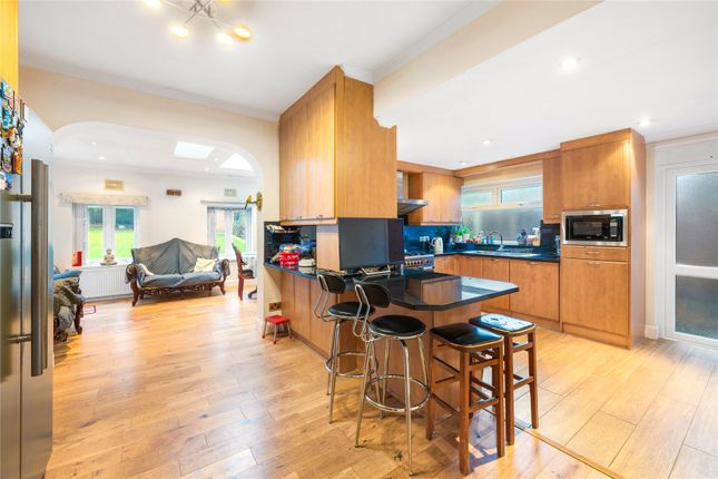 19, Combemartin Road, London photo 4