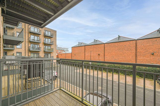 Studio for sale in Beaufort Square, Colindale, London