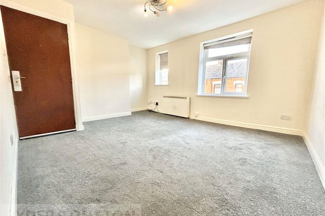 Flat 2, 236, Garforth Street, Oldham photo 2