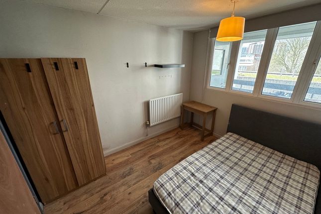 Thumbnail Room to rent in Bernhardt Crescent, London