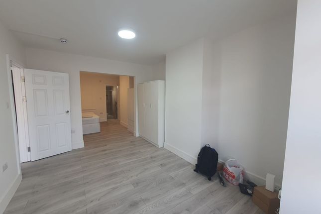 ROOM 1, 45 Tudor Road, Hayes photo 2