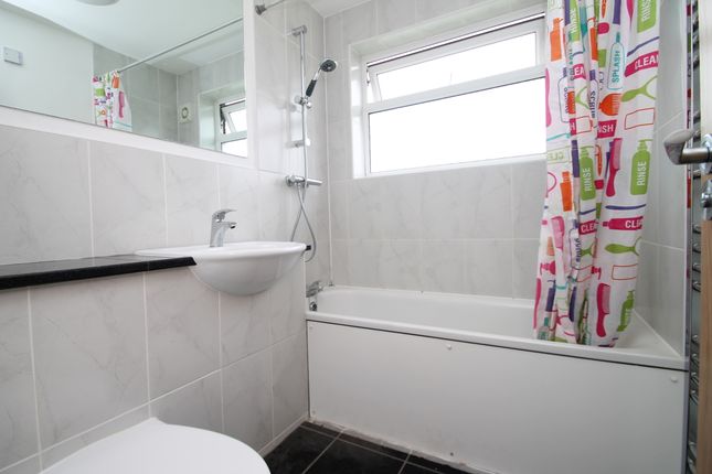 Flat 18, Redhill photo 4