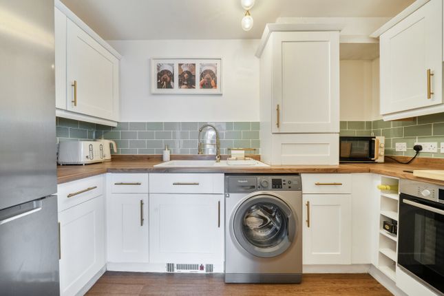 221, Esparto Way, Dartford photo 3