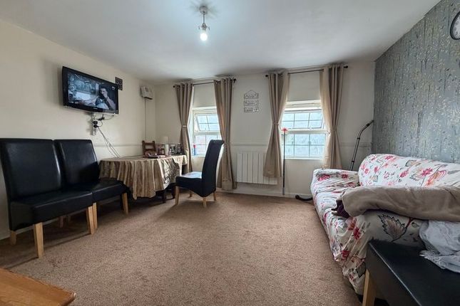 16 Waynes Court, John Street, Luton photo 4