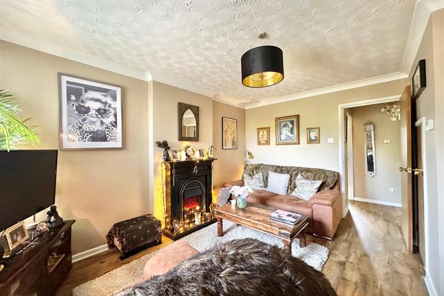 33, Peveril Gardens, Stockport photo 3