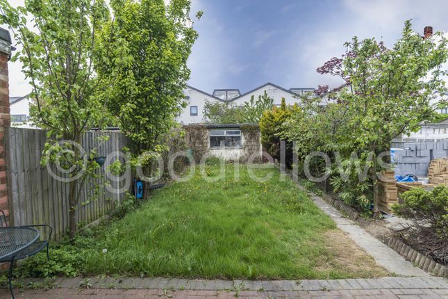 Detached house to rent in Rosemead Avenue, Mitcham