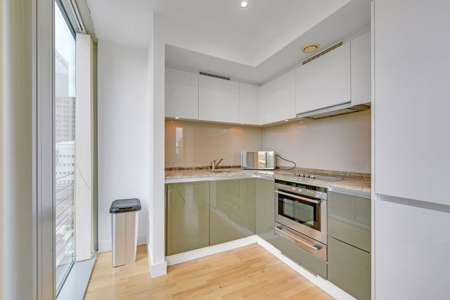 Flat 501, Landmark West Tower 22, Marsh Wall, London photo 5