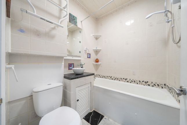 62, Golden Vale, Gloucester photo 4
