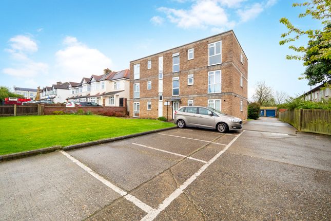 Flat for sale in Stonecot Hill, Sutton