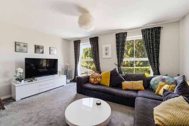 7, Greenacres, Lower Kingswood photo 4