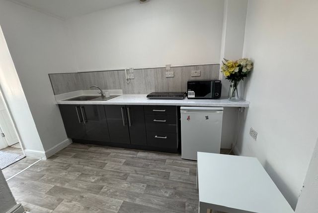 Flat 2, 40, Cecil Road, Hounslow photo 4