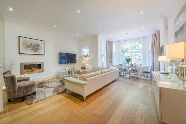 Flat for sale in Bracknell Gardens, London NW3