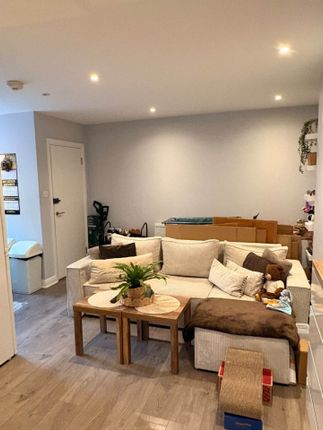 Flat 1, Milford Gardens, Edgware photo 2