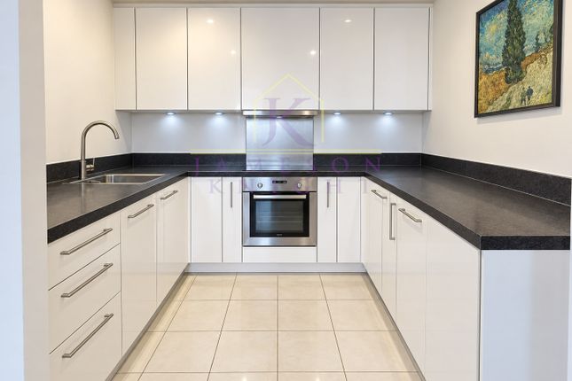 Flat 43 Avershaw House 1, Chartfield Avenue, Greater London photo 3