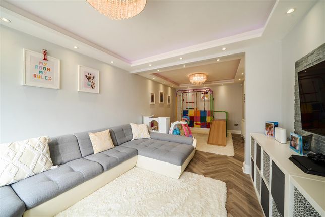 725, Field End Road, Ruislip photo 4