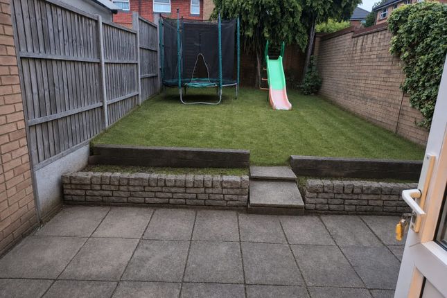 6, Taylor Close, Hounslow photo 4