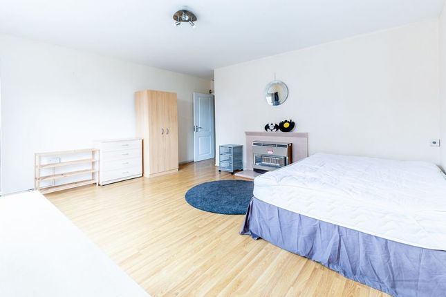 Thumbnail Flat to rent in Castle Road, London