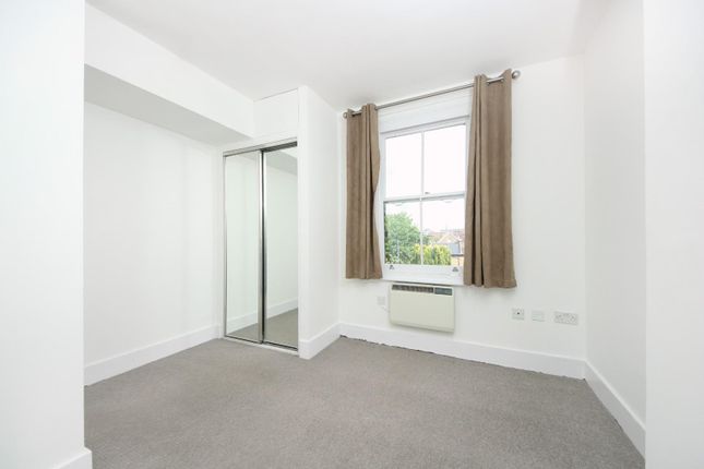 Flat to rent in The Park, London