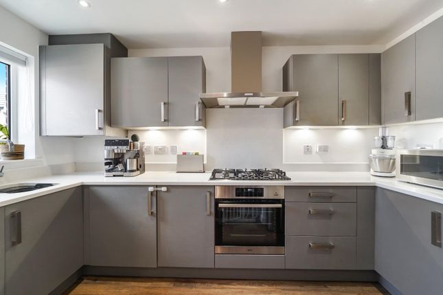 7, Dante Way, West Ewell photo 3
