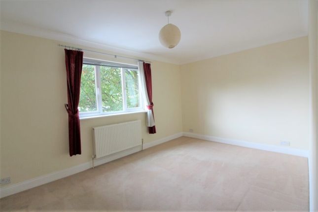 3 Stateland Court, Cranbrook Lane, London photo 4