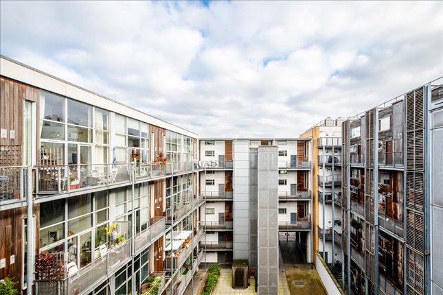 Flat to rent in Kings Wharf, Haggerston
