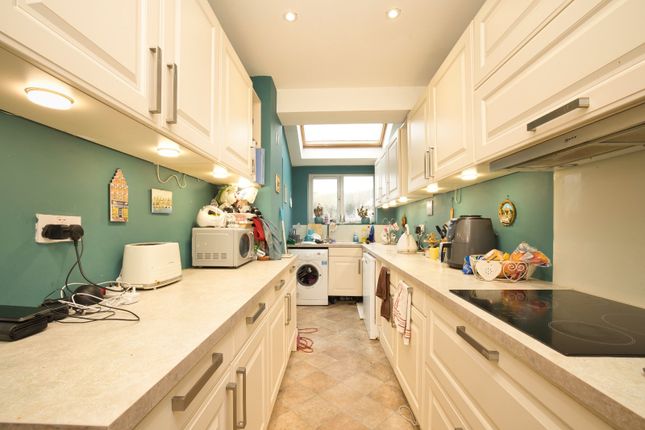 24, Thorn Gardens, Kent photo 3