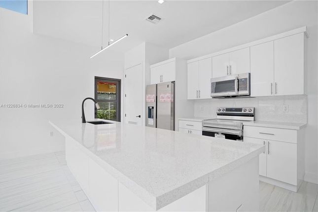 Town house for sale in 3501 Nw 11 Ct # B, Miami, Florida, 33127, United States Of America