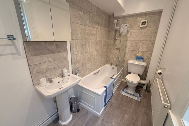 38b Hewlett Road, Cheltenham photo 4