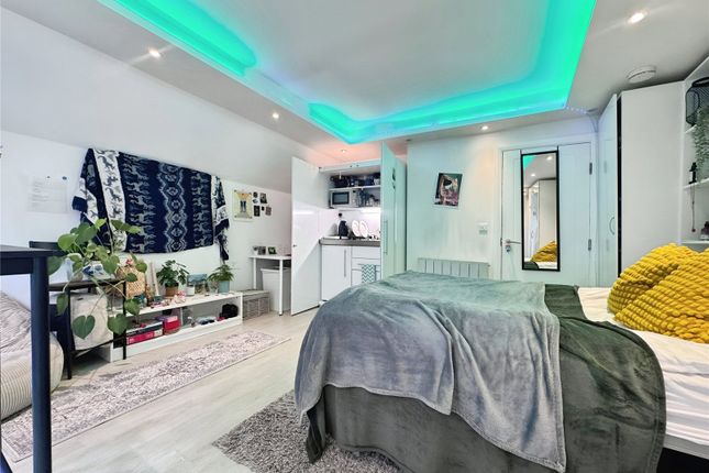 Flat 2, 12, Delorme Street, London photo 2