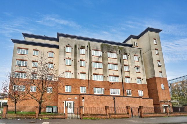 2-bed flat on Flat 40 Centrika, Bath Road, Slough, Buckinghamshire, SL1 3SL, £130,000