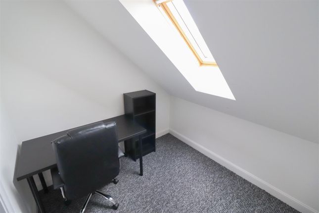 Semi-detached house to rent in Canal View, City Centre, Coventry