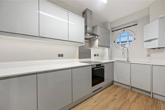 Flat to rent in Parker Street, London