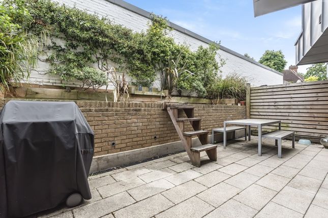 4, Bon Marche Mews, London photo 4
