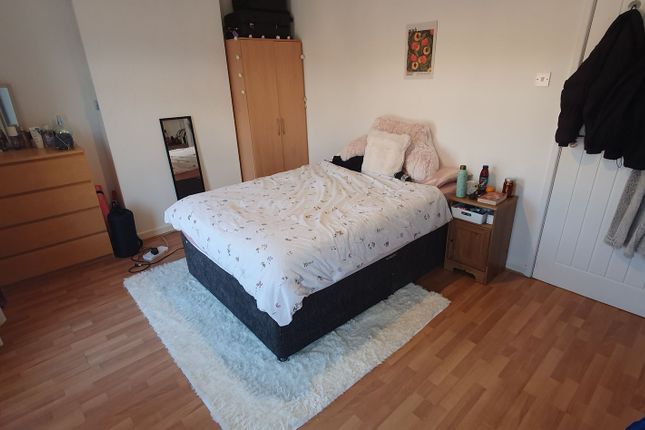 91 Richards Street, Cardiff photo 4