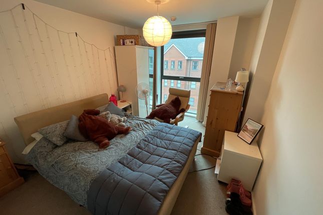 Flat to rent in City Point, Salford