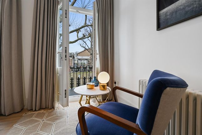 Terraced house for sale in Luxemburg Gardens, London