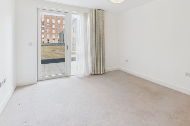 Cam02545G0-Pr0471-Still018