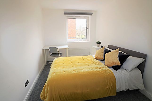 Flat to rent in Clarendon Road, Leeds